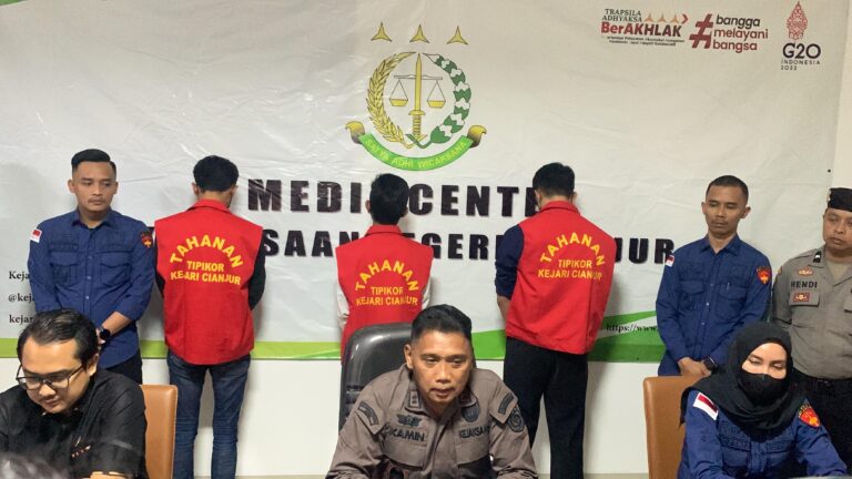 Penetapan Tersangka dugaan Tindak Pidana Korupsi salah satu oknum pegawai BRI Cabang Cianjur di Kantor Kejaksaan Negeri Cianjur